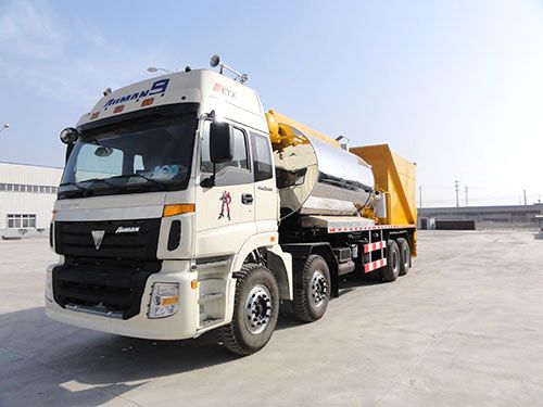 JC812橡膠瀝青碎石同步封層車